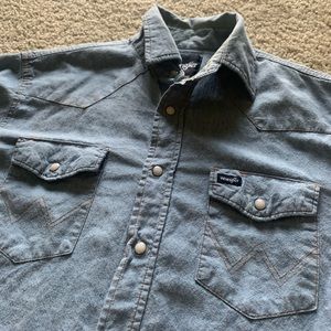Men’s Wrangler chambray shirt